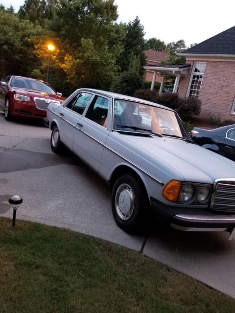 vintage car 1977 Mercedes Benz 240D 40 Years Old 254,000 miles and runs great. 1977 Mercedes-Benz 190-Series