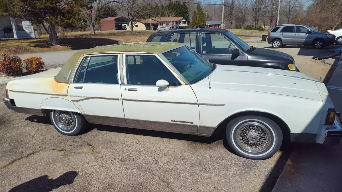 Vintage Classic 1986 Pontiac Parisienne Brougham Full Size 4 Door Sedan 5.0L V8 1986 Pontiac Parisienne Yes