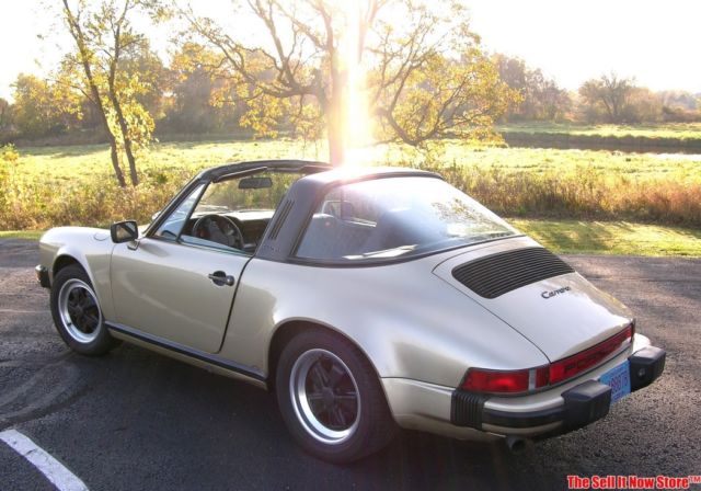 1984 Porsche 911 Carrera Targa 3.2 - photo 2