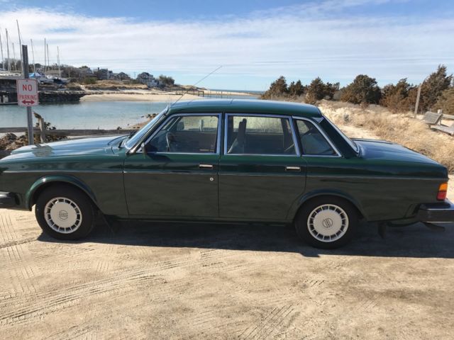 Vintage Volvo 240. A Beauty. Very Original. Lots of looks in this Classic! 1980 Volvo 240