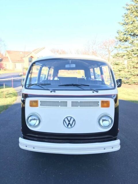 1977 Volkswagen Bus/Vanagon -CRUISE N STYLE - SEE VIDEO - photo 3