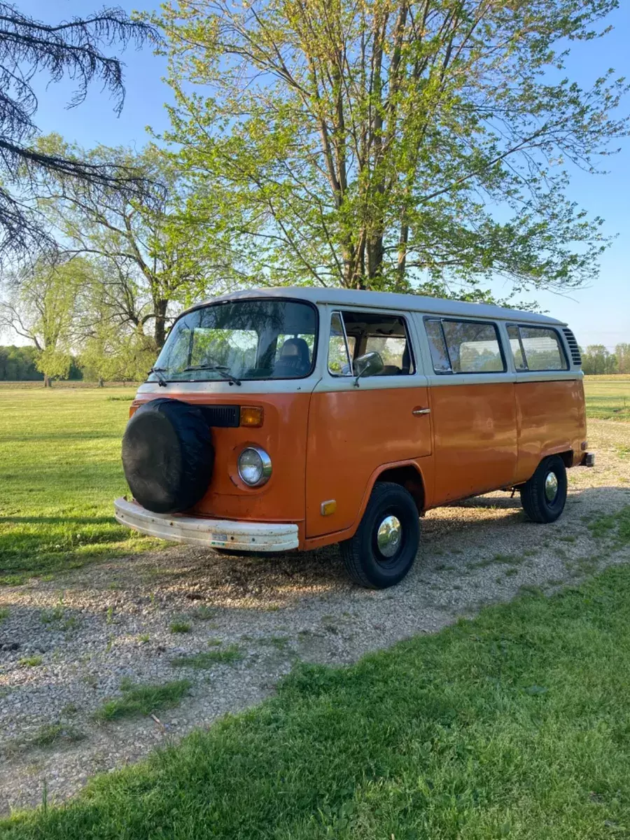 Volkswagen bus very clean bus og paint 1973 Volkswagen Bus/Vanagon