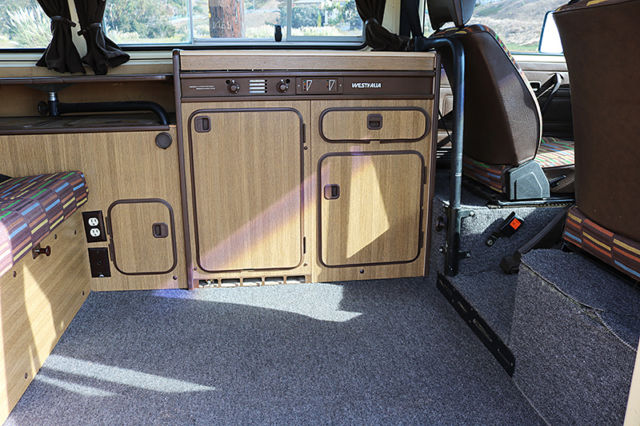 1981 Volkswagen Bus/Vanagon Campmobile Van Camper 3-Door - photo 7