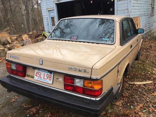 1986 Volvo 240 4 door sedan - photo 2