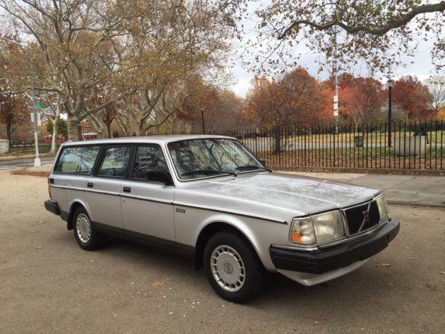 VOLVO 240 DL Wagon with LOW Miles 1987 Volvo 240 DL