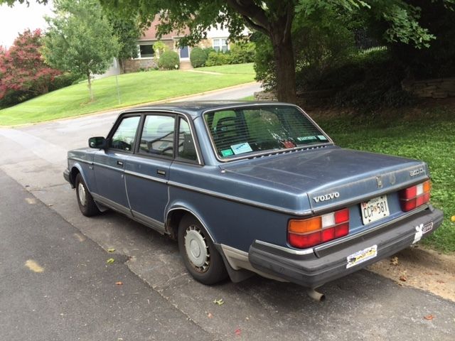 Volvo 240DL 1986 1986 Volvo 240 DL - four door sedan