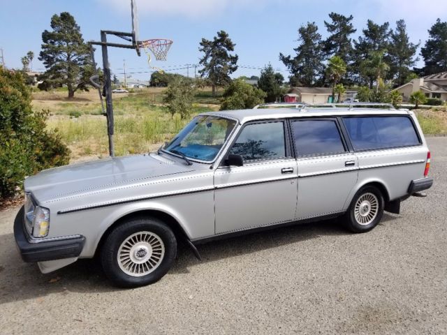 Volvo GL wagon. 3rd seat. Leather. NO RESERVE 1983 Volvo 240 GL wagon