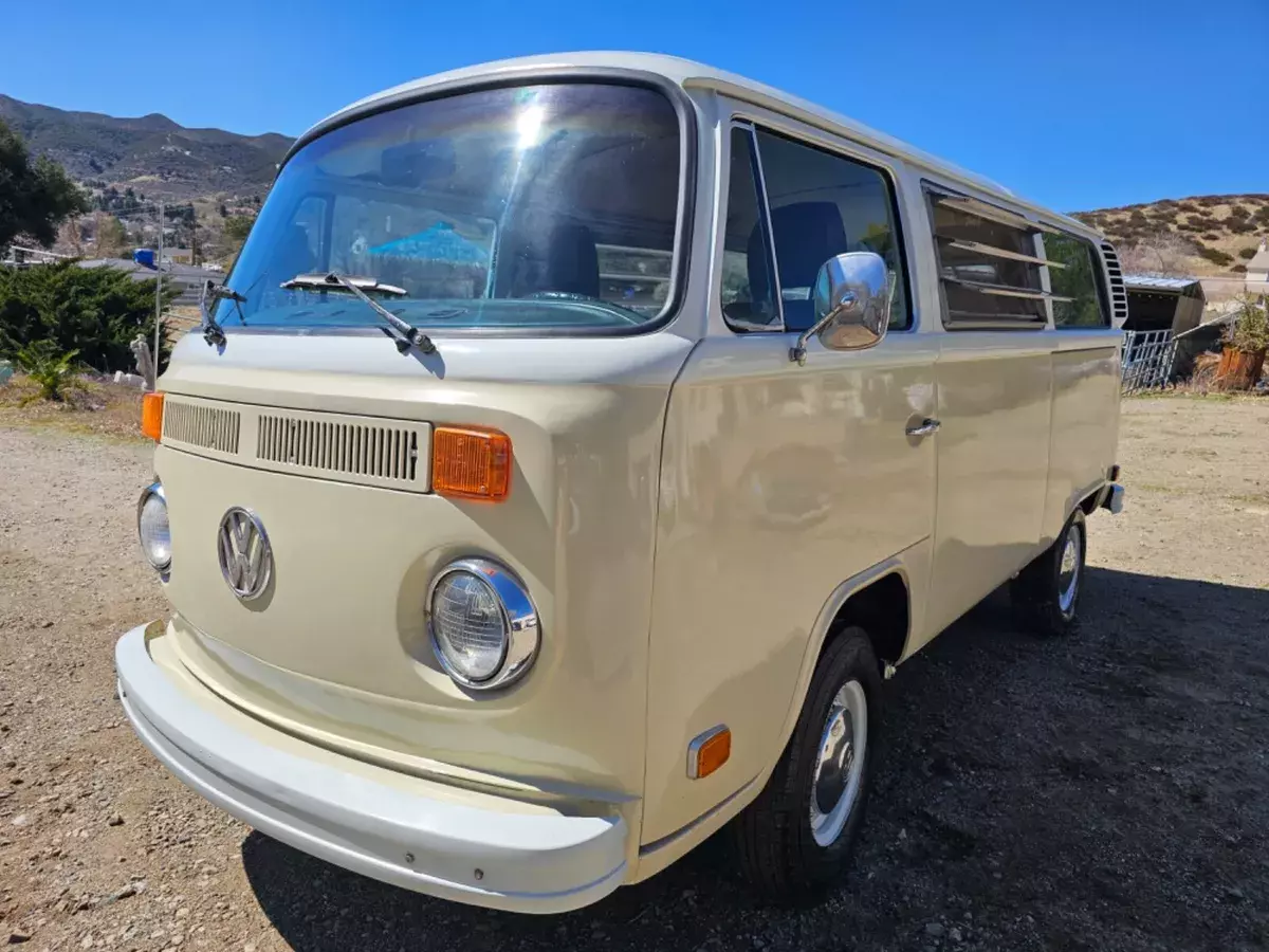 VW BUS CAMPER - 1977 1977 Volkswagen Bus/Vanagon