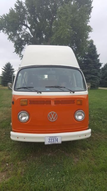 VW Bus - High Top Camper 1974 Volkswagen Bus/Vanagon Westfalia