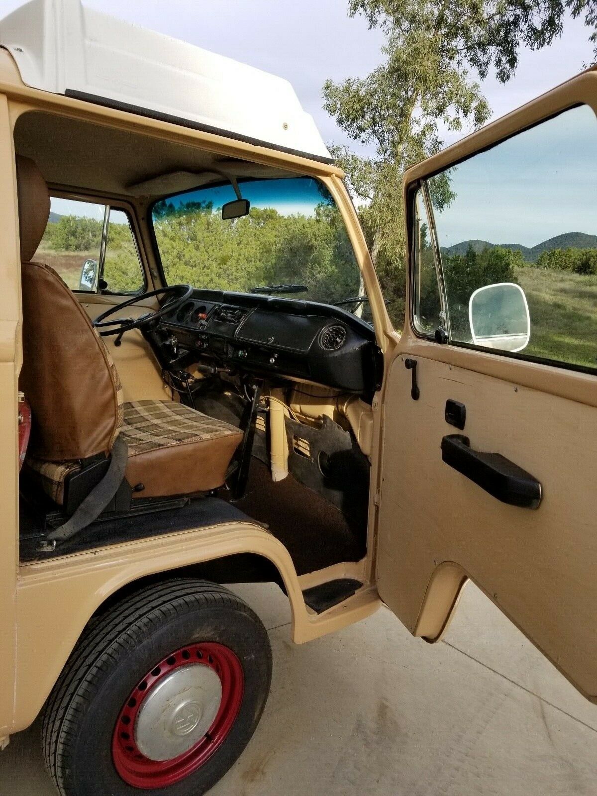 1979 Volkswagen Bus/Vanagon CAMPER - photo 13