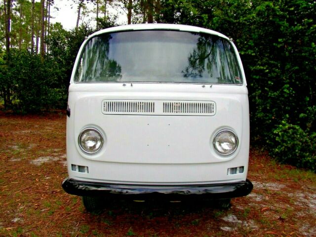 VW Passenger Bus Van 1972 Volkswagen Bus/Vanagon