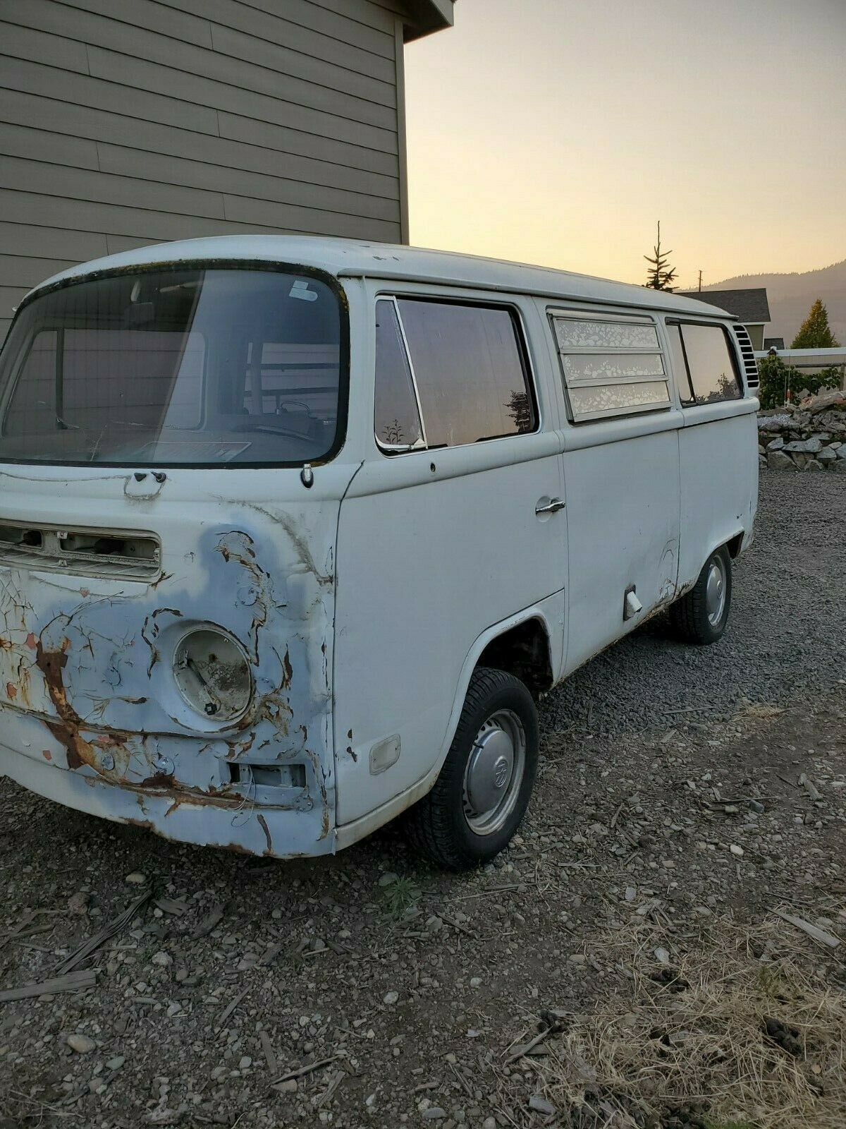VW, Westy, Weekender, Camper 1972 Volkswagen Bus/Vanagon