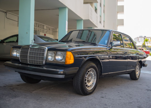 1985 Mercedes-Benz 300-Series Sedan