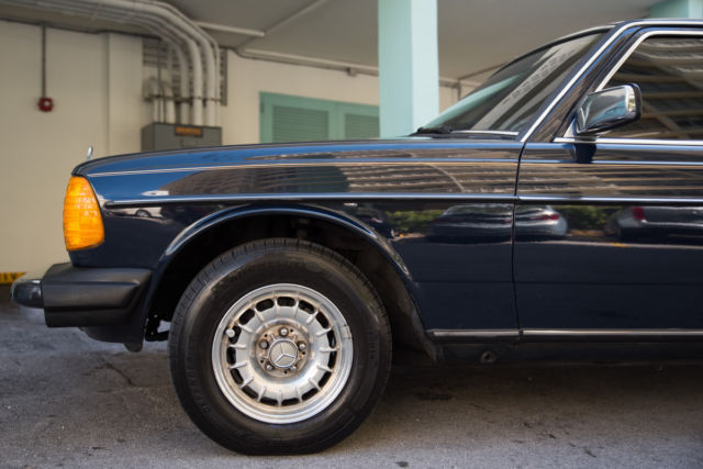 1985 Mercedes-Benz 300-Series Sedan - photo 3