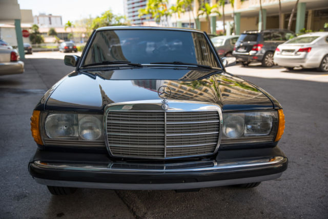 1985 Mercedes-Benz 300-Series Sedan - photo 4