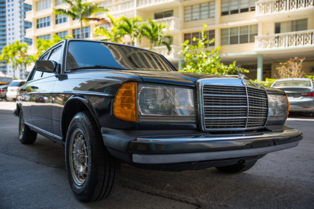 1985 Mercedes-Benz 300-Series Sedan - photo 7