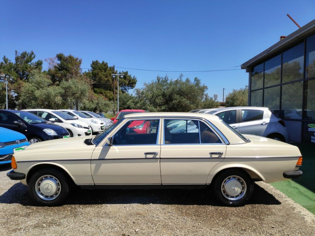 1976 Mercedes-Benz 200-Series - photo 10
