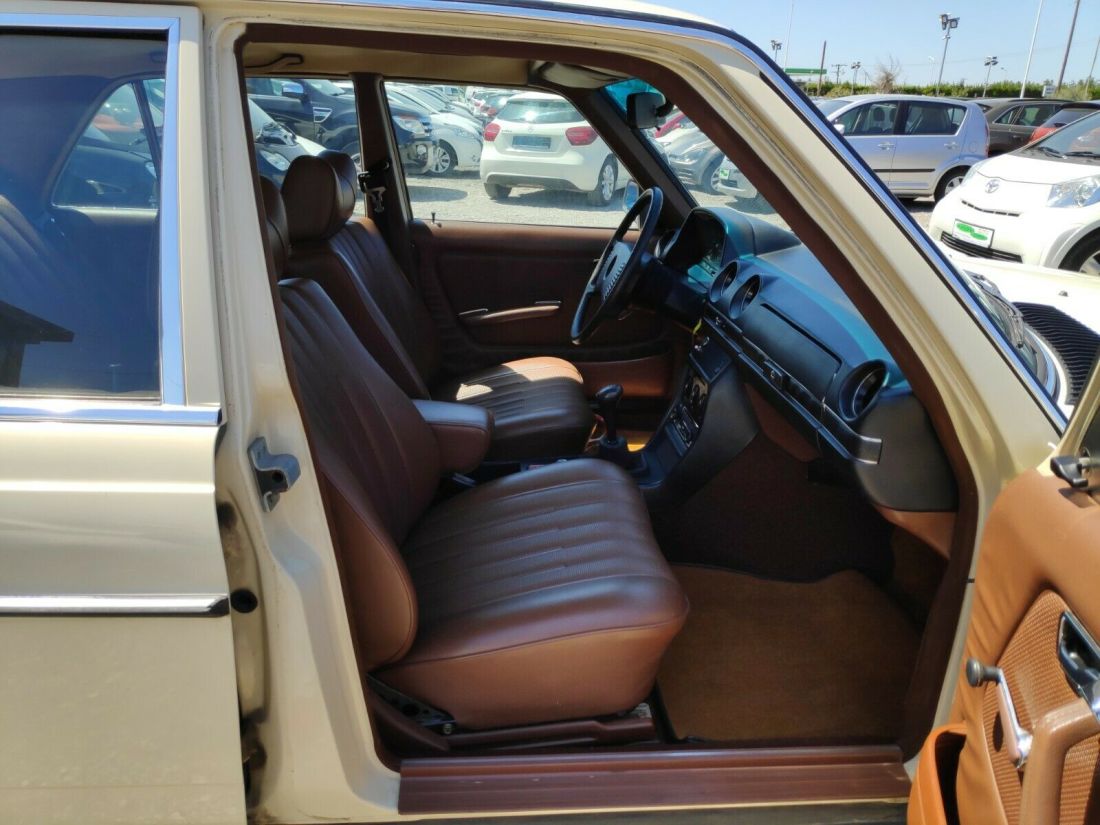 1976 Mercedes-Benz 200-Series - photo 5