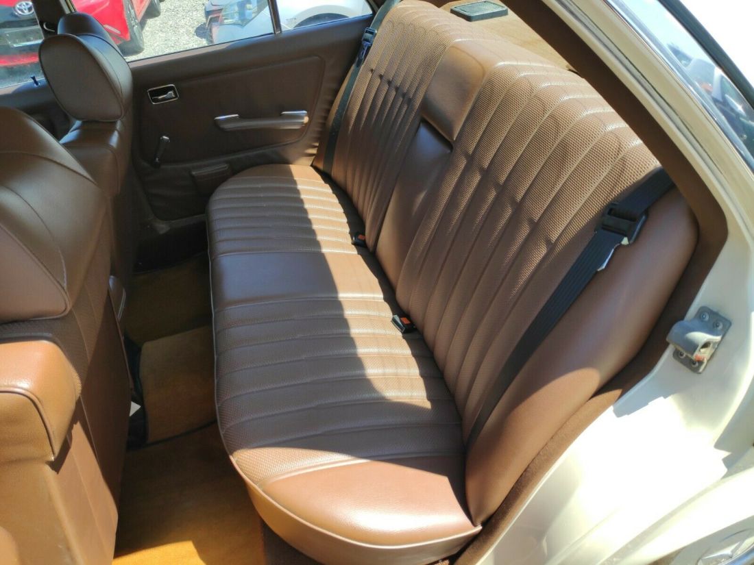 1976 Mercedes-Benz 200-Series - photo 9