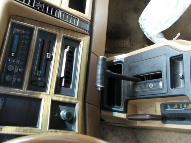 1987 Jeep Wagoneer - photo 10