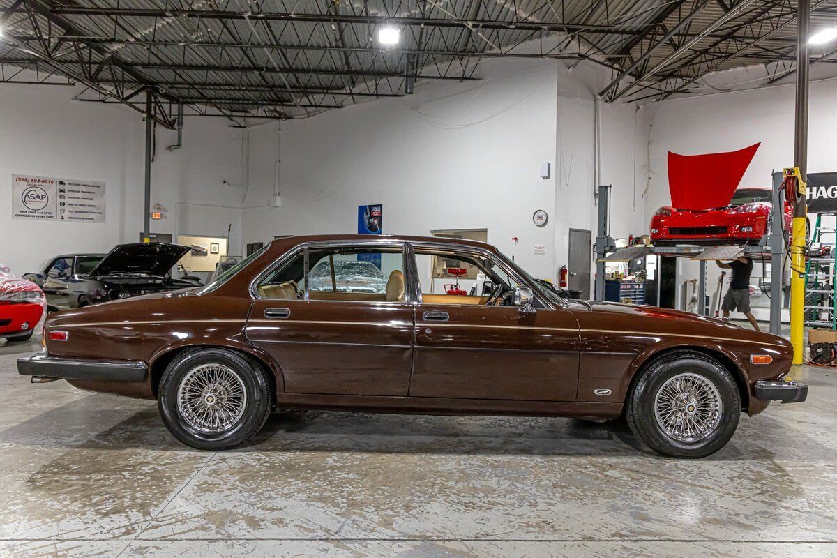 1984 Jaguar XJ6 - photo 11