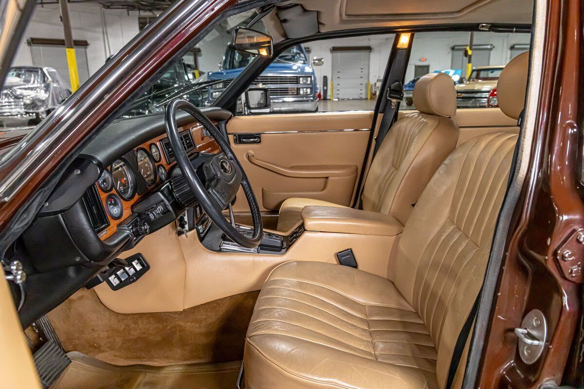 1984 Jaguar XJ6 - photo 2