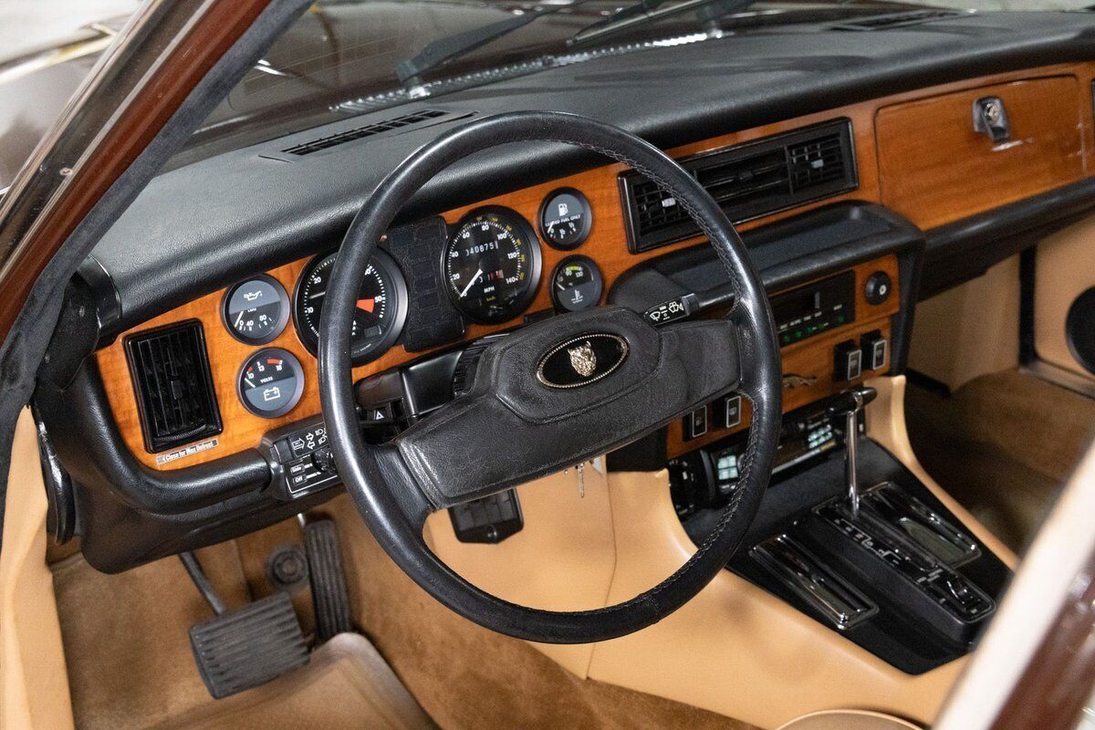 1984 Jaguar XJ6 - photo 3