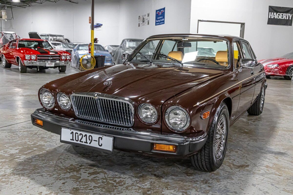 1984 Jaguar XJ6 - photo 7