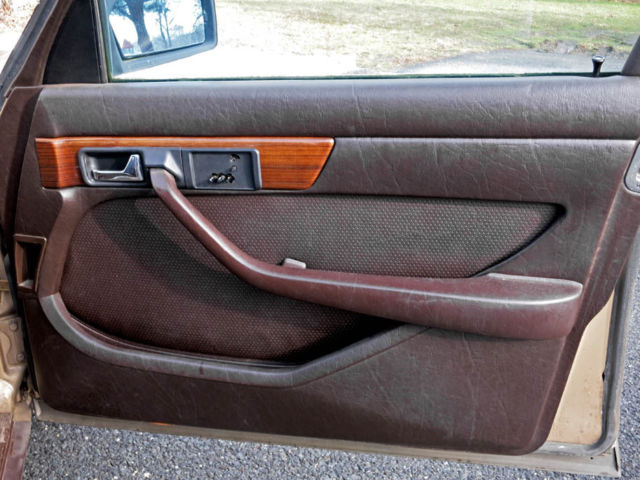 1982 Mercedes-Benz 300-Series - photo 10
