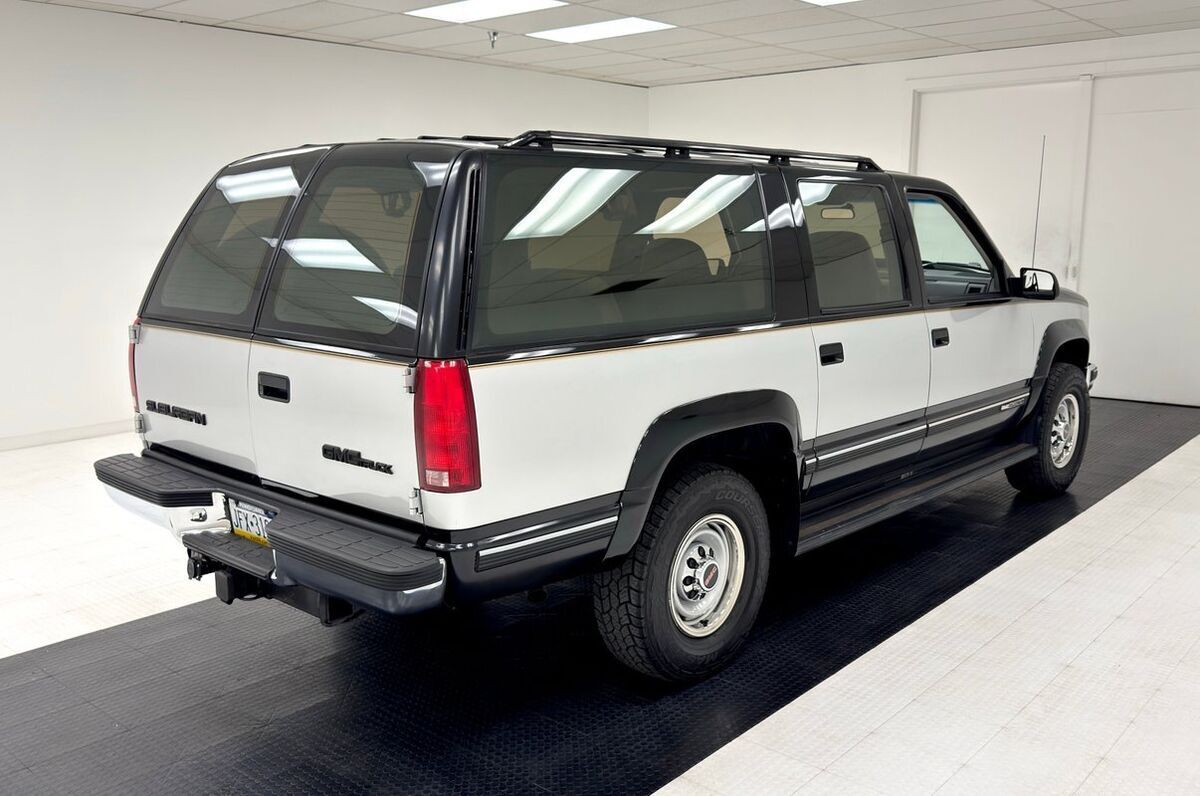 1993 GMC Suburban 2500 4x4 - photo 5
