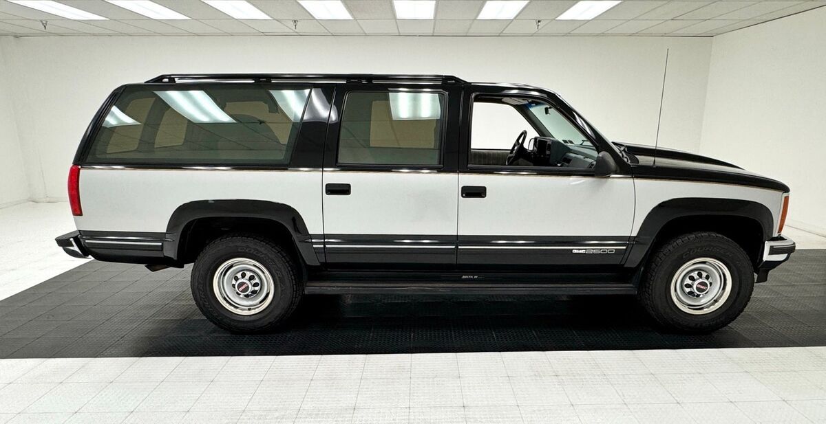 1993 GMC Suburban 2500 4x4 - photo 6
