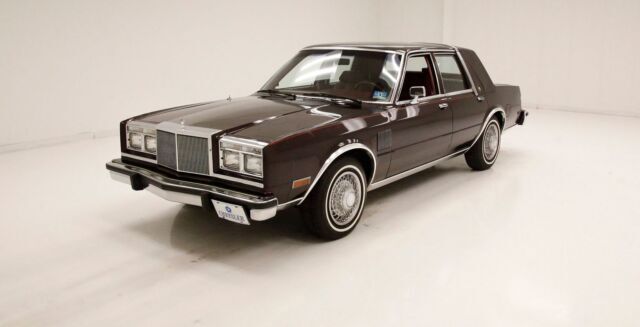 Well Optioned/NM 318ci V8/NM A904 Auto/Corinthian Leather/Smooth Driver 1989 Chrysler Fifth Avenue Sedan
