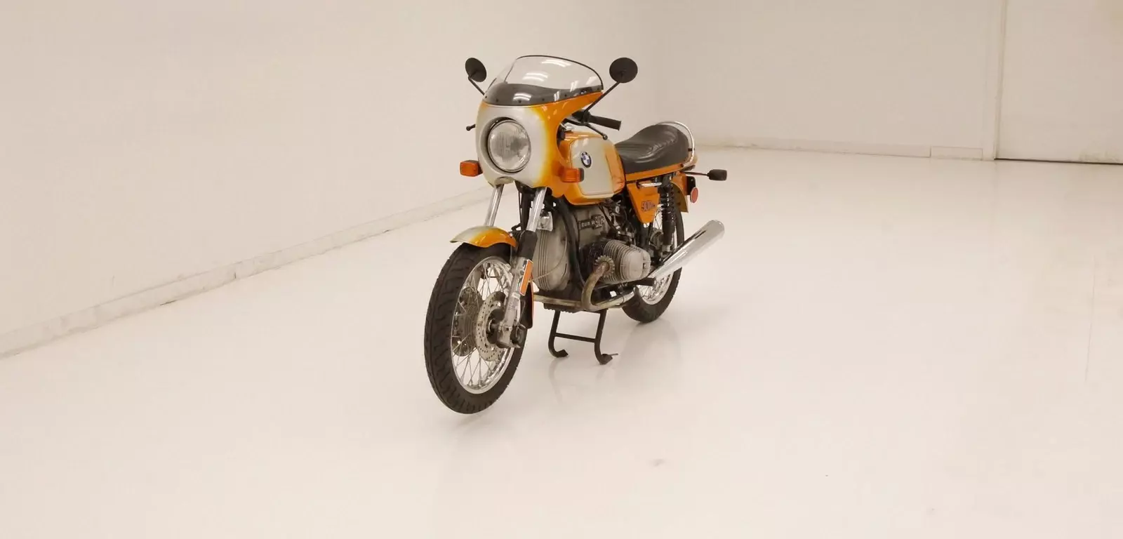 1975 BMW R90S Motorcycle - photo 2