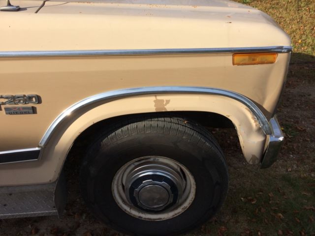 1983 Ford F-250 XL - photo 2