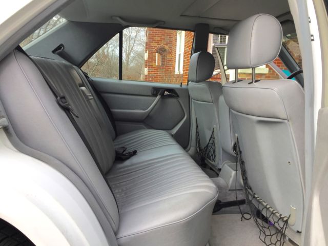 1989 Mercedes-Benz 300-Series - photo 8