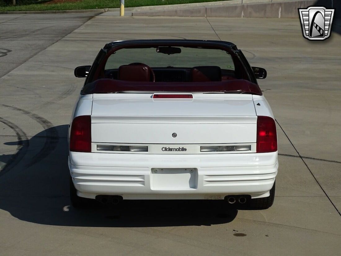 1993 Oldsmobile Cutlass Supreme - photo 8