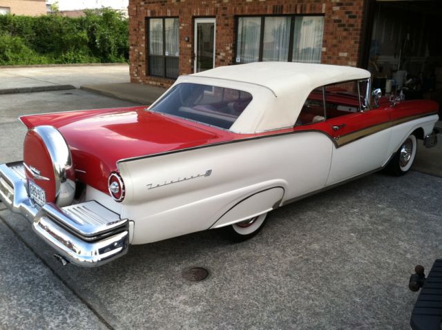 1957 Ford Fairlane Deluxe