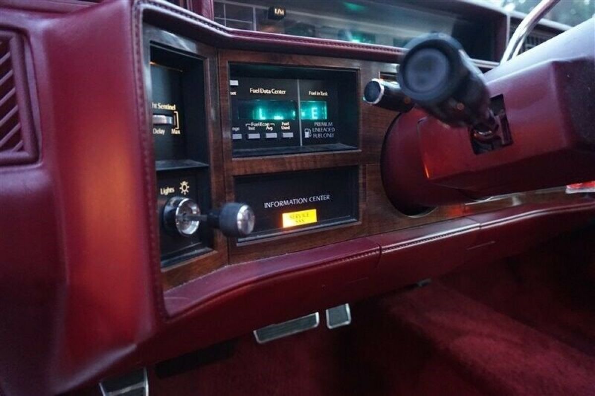 1993 Cadillac DeVille - photo 8