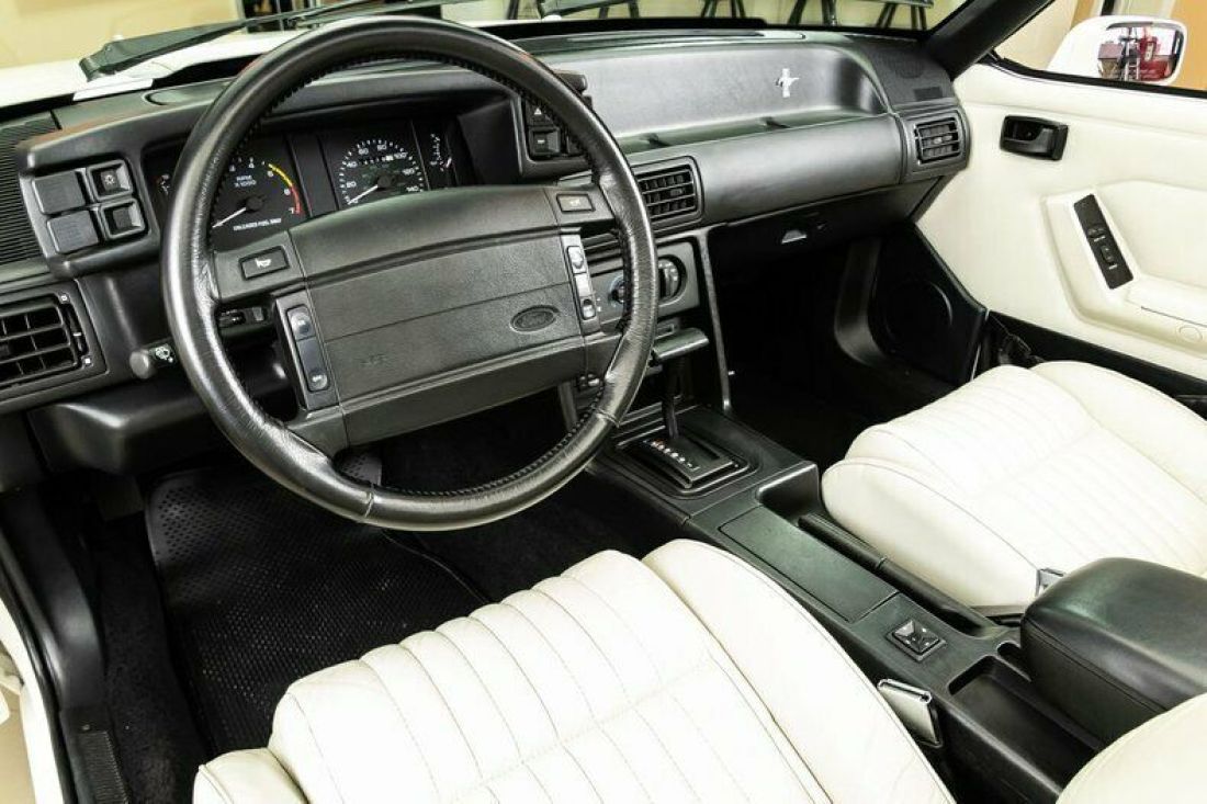 1993 Ford Mustang LX Convertible - photo 2