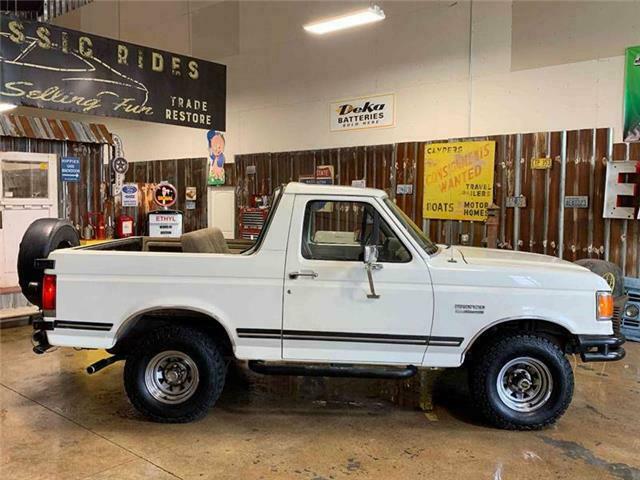 1990 Ford Bronco XLT 2dr 4WD SUV - photo 2