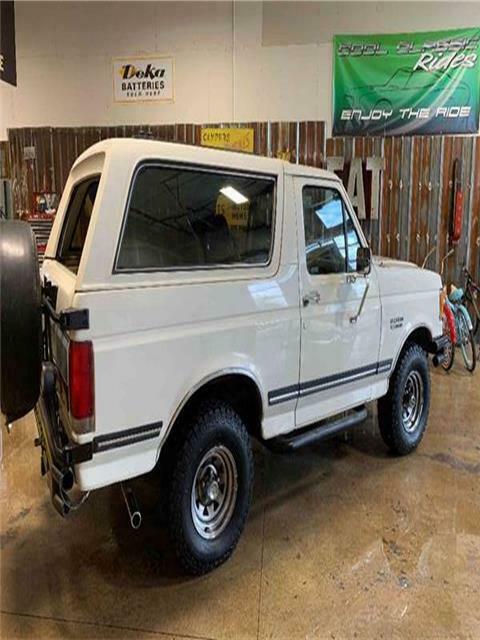 1990 Ford Bronco XLT 2dr 4WD SUV - photo 3