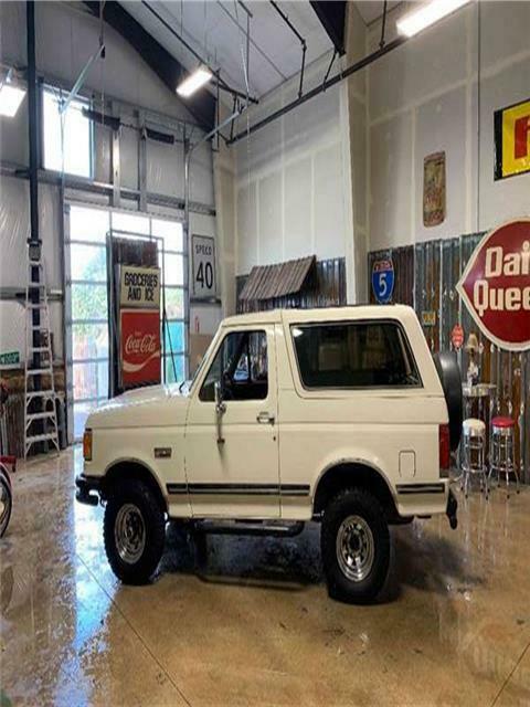 1990 Ford Bronco XLT 2dr 4WD SUV - photo 9