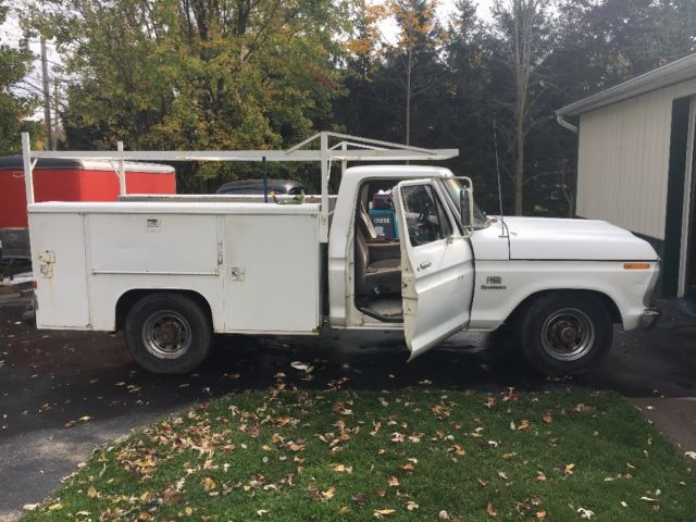 White Ford F-250 w/ Rack and Utility boxes. Fair condition,Runs great,New clutch 1974 Ford F-250