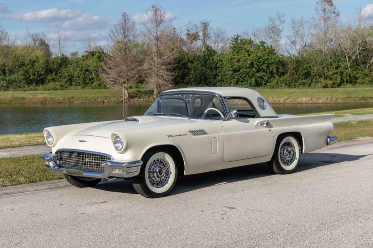 1957 Ford Thunderbird - photo 2