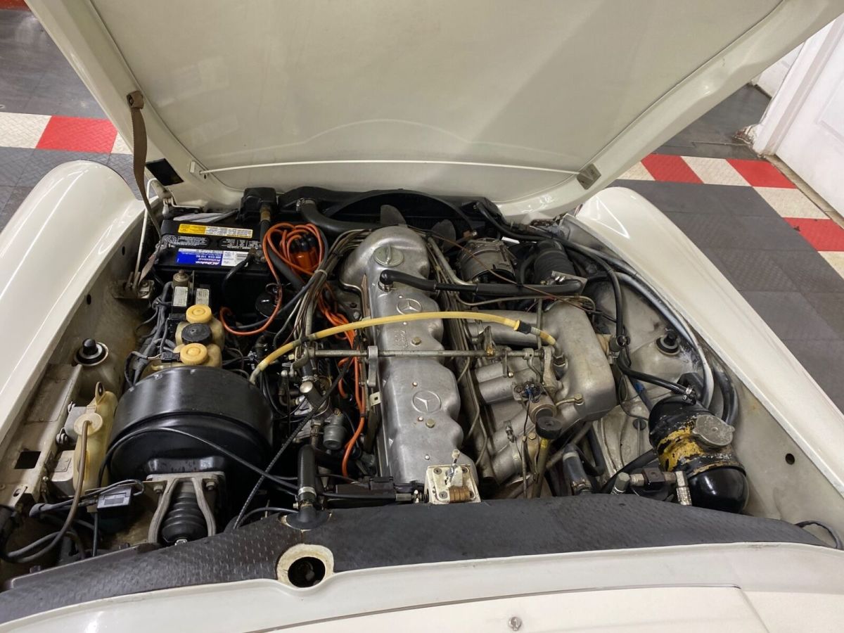 1971 Mercedes-Benz SL-Class - TWO TOP CONVERTIBLE - VERY CLEAN - SEE VIDEO - photo 7