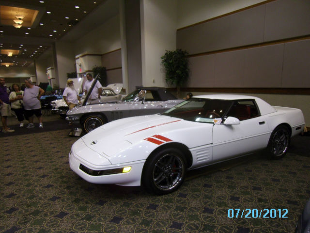 White, Red Interior, Vert @ Hardtop, Custom Wheels, Corsa Exhaust, 6-speed 1992 Chevrolet Corvette