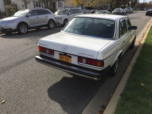 1985 Mercedes-Benz 300-Series Blue interior - photo 2