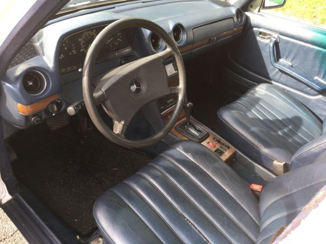 1985 Mercedes-Benz 300-Series Blue interior - photo 5