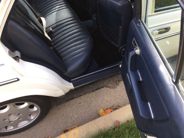 1985 Mercedes-Benz 300-Series Blue interior - photo 7