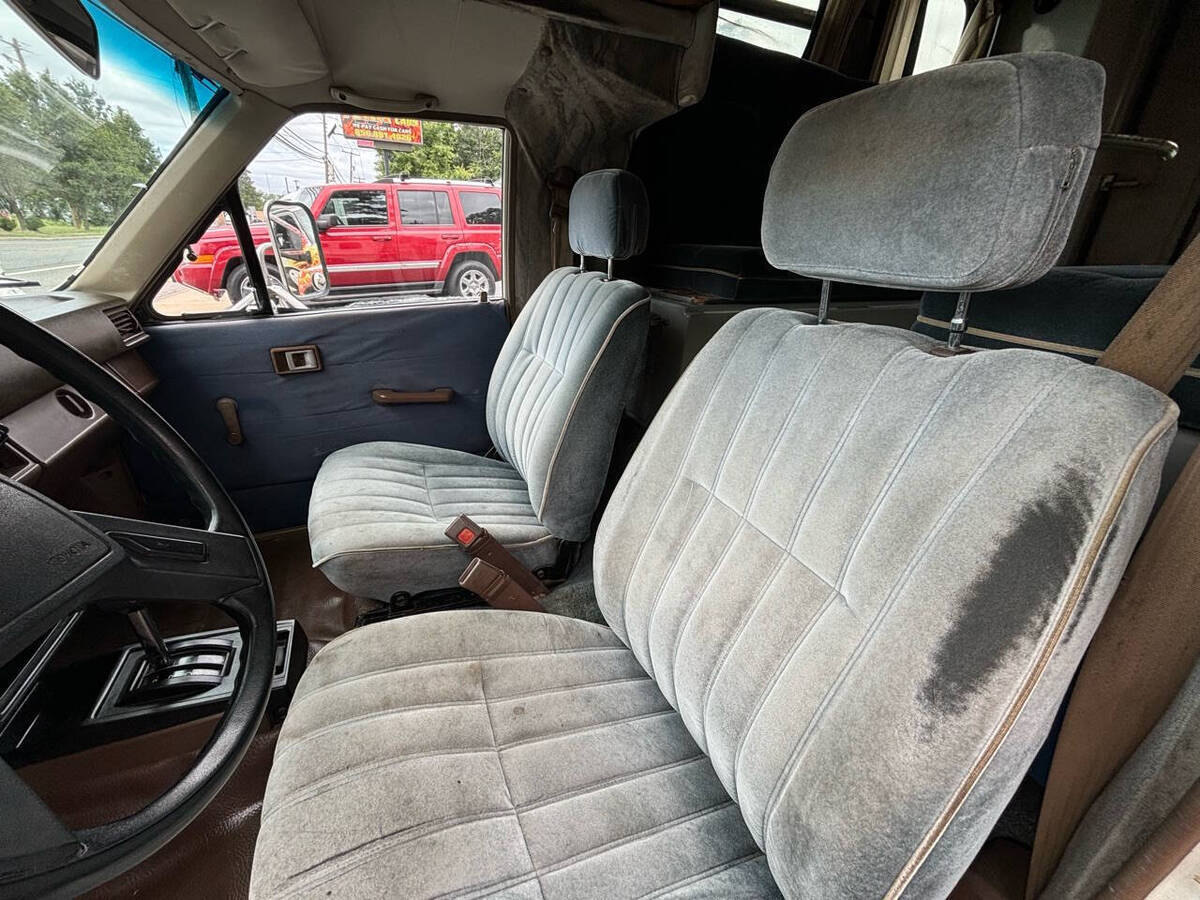1985 Toyota Pickup 4X2 2dr Regular Cab - photo 10